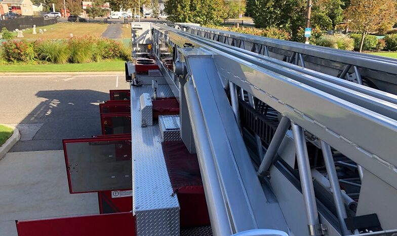 1996/2011 Refurbed Pierce Lance 100ft Rear Mount  Tower Ladder full