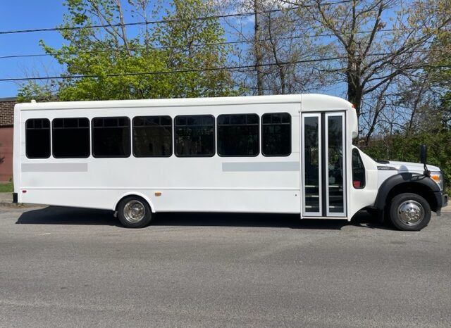 2013 F550 Super Duty Star Craft 28 Passenger Bus 10k Miles full