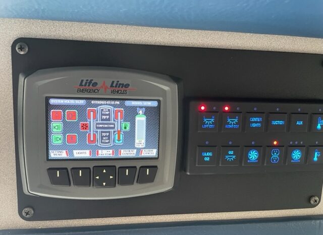 2016 F550 Super Duty 4×4 Lifeline Ambulance full