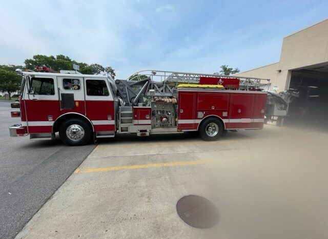 1995 Sutphen Deluge Quint Mid Mount 75ft Tower Ladder full