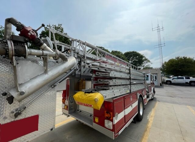 1995 Sutphen Deluge Quint Mid Mount 75ft Tower Ladder full