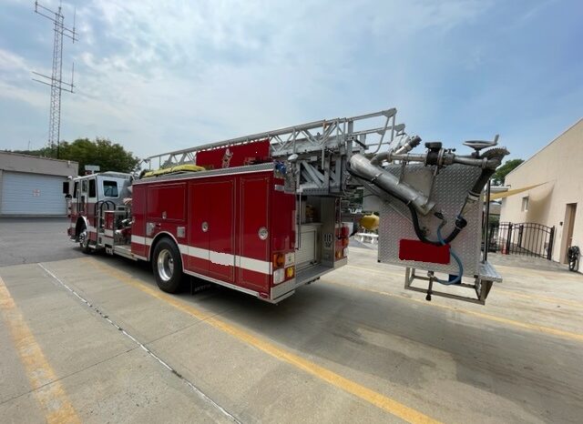 1995 Sutphen Deluge Quint Mid Mount 75ft Tower Ladder full