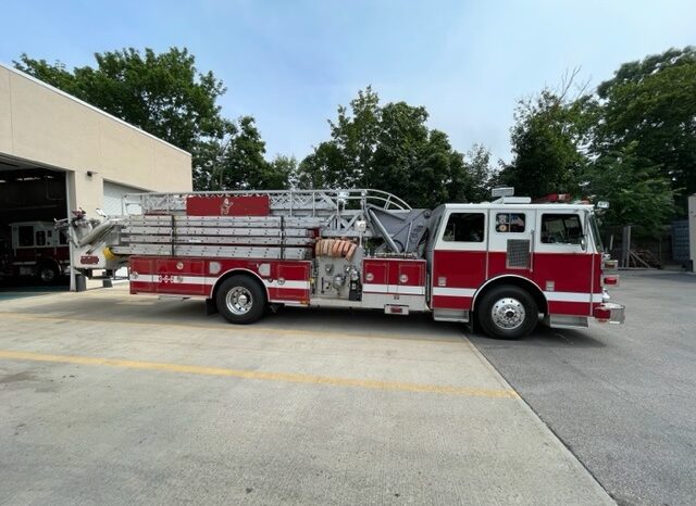 1995 Sutphen Deluge Quint Mid Mount 75ft Tower Ladder full