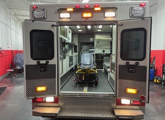 2015 Ford E450 Super Duty  PL Custom Type III Ambulance 62k Miles Gas full