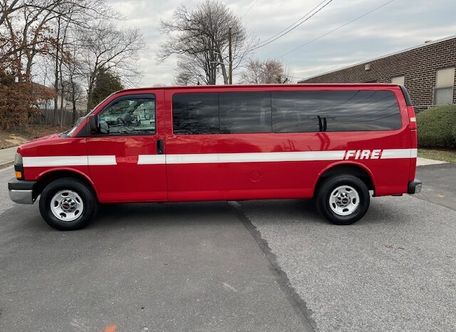 2010 GMC Savana 3500 12 Passenger LS Extended Van full
