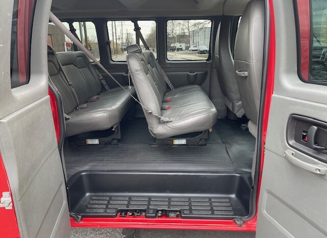 2010 GMC Savana 3500 12 Passenger LS Extended Van full