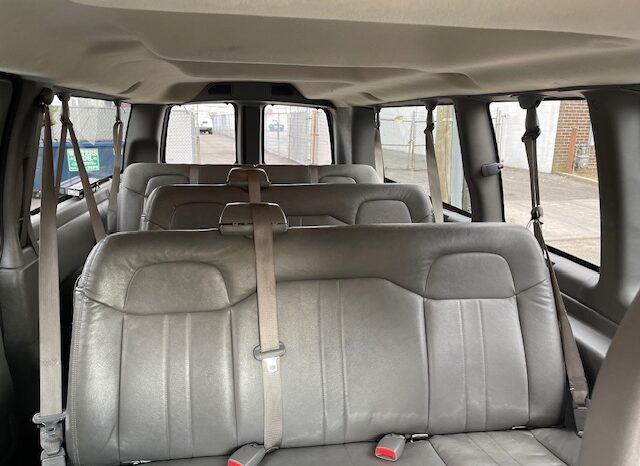 2010 GMC Savana 3500 12 Passenger LS Extended Van full