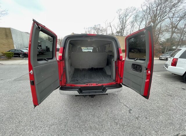 2010 GMC Savana 3500 12 Passenger LS Extended Van full