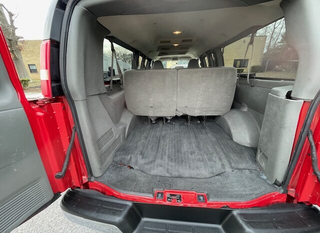 2010 GMC Savana 3500 12 Passenger LS Extended Van full