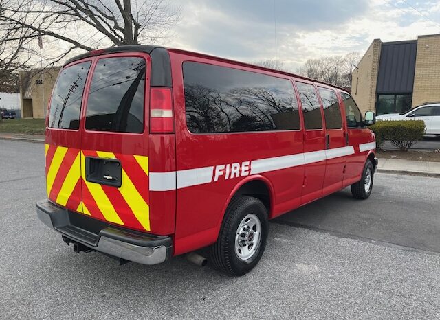 2010 GMC Savana 3500 12 Passenger LS Extended Van full