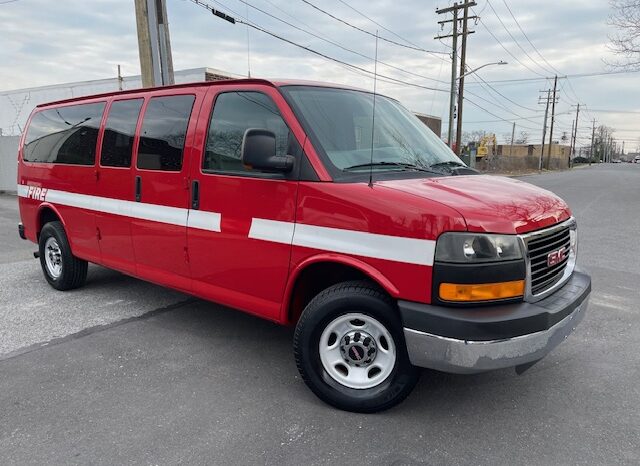 2010 GMC Savana 3500 12 Passenger LS Extended Van full
