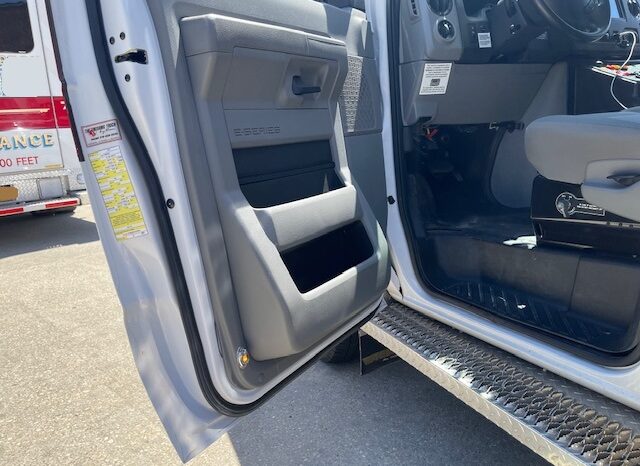 🚑 2017 Ford E450 Super Duty AEV Type III Ambulance – ONLY 35K MILES full