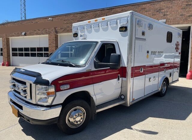 🚑 2017 Ford E450 Super Duty AEV Type III Ambulance – ONLY 35K MILES full