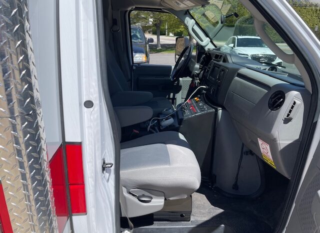 🚑 2017 Ford E450 Super Duty AEV Type III Ambulance – ONLY 35K MILES full