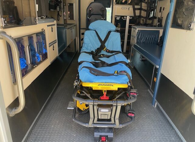 🚑 2017 Ford E450 Super Duty AEV Type III Ambulance – ONLY 35K MILES full