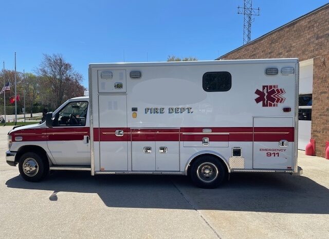 🚑 2017 Ford E450 Super Duty AEV Type III Ambulance – ONLY 35K MILES full