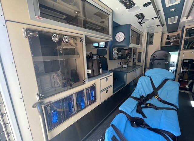 🚑 2017 Ford E450 Super Duty AEV Type III Ambulance – ONLY 35K MILES full