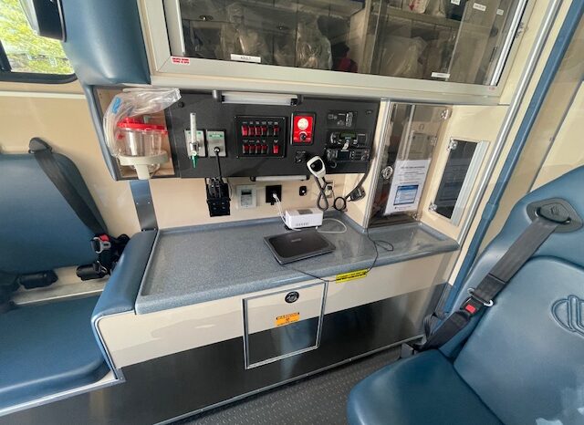 🚑 2016 Ford E450 Super Duty AEV Type III Ambulance – ONLY 31K MILES full