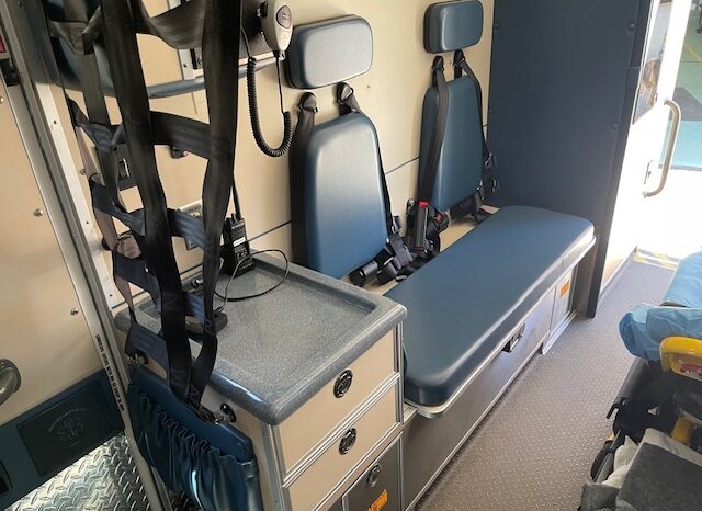 🚑 2017 Ford E450 Super Duty AEV Type III Ambulance – ONLY 35K MILES full