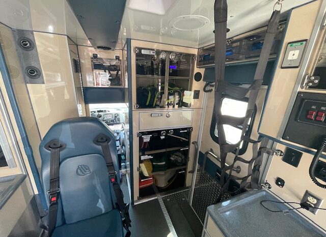 🚑 2016 Ford E450 Super Duty AEV Type III Ambulance – ONLY 31K MILES full