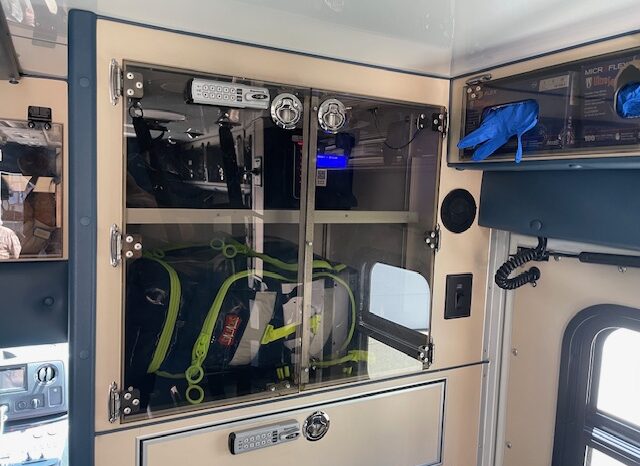 🚑 2017 Ford E450 Super Duty AEV Type III Ambulance – ONLY 35K MILES full
