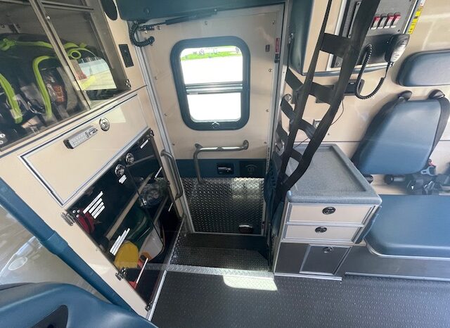 🚑 2016 Ford E450 Super Duty AEV Type III Ambulance – ONLY 31K MILES full