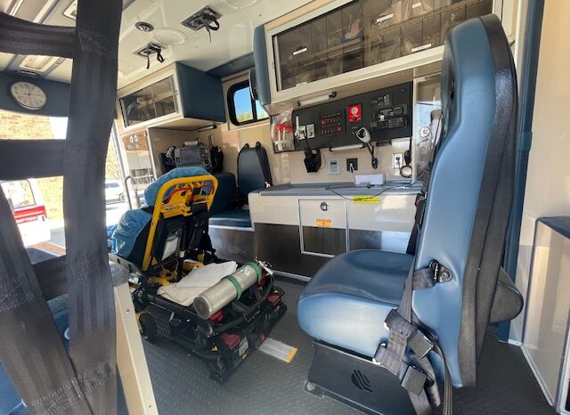 🚑 2016 Ford E450 Super Duty AEV Type III Ambulance – ONLY 31K MILES full