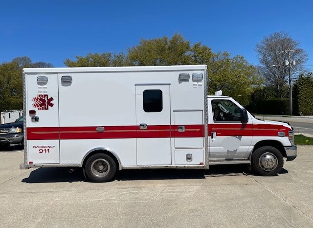 🚑 2016 Ford E450 Super Duty AEV Type III Ambulance – ONLY 31K MILES full