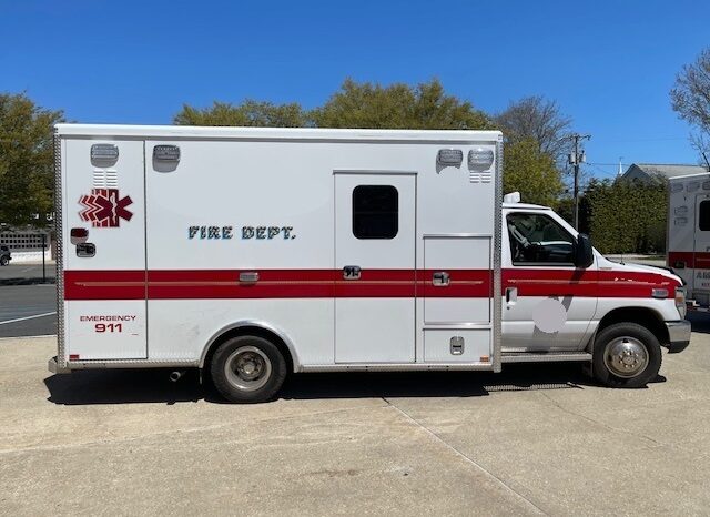 🚑 2017 Ford E450 Super Duty AEV Type III Ambulance – ONLY 35K MILES full