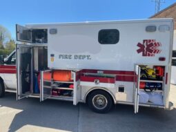 🚑 2017 Ford E450 Super Duty AEV Type III Ambulance – ONLY 35K MILES full
